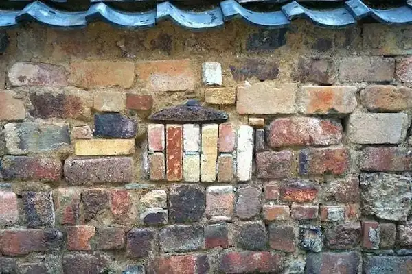 Wall made from abandoned kiln