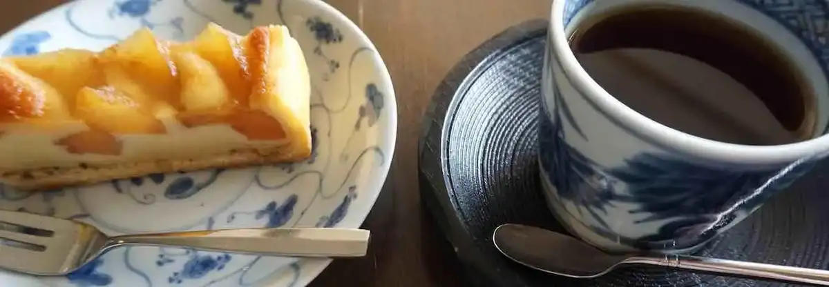 Enjoy coffee and cake on 250-year-old porcelain: photo by me