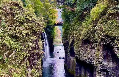 Traditional crystal-growing huts, a suspension-bridge viewpoint, a riverside cave shrine, and a sacred dance at a 1,900-year-old shrine.