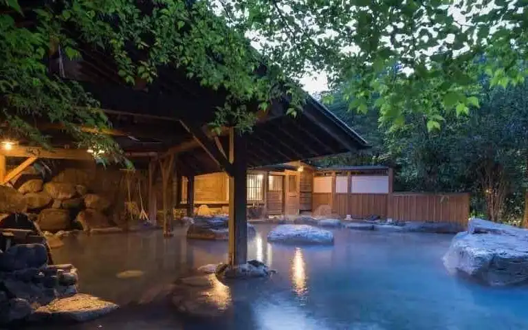 Nakagawa Seiryu — outdoor forest onsen