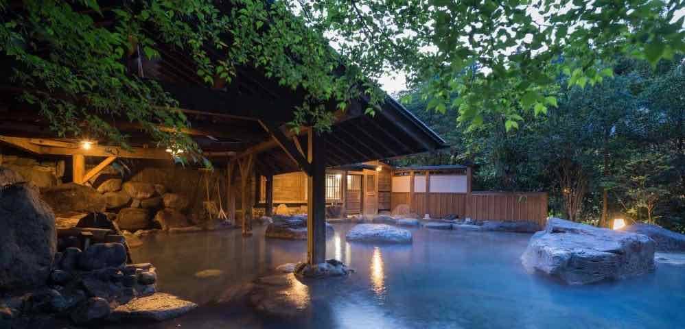 Steamy pool at Kurokawa onsen