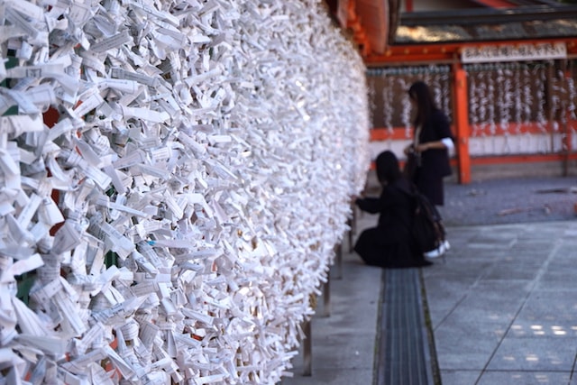 omikuji-wall