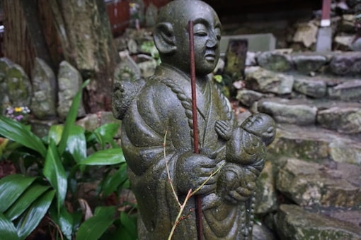 senbutsu-cave-Shonyudo-kitakyushu statue